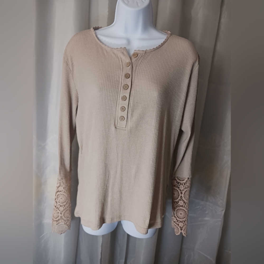 Long sleeve knit top